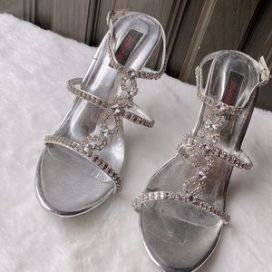 FREDERICKS OF HOLLYWOOD